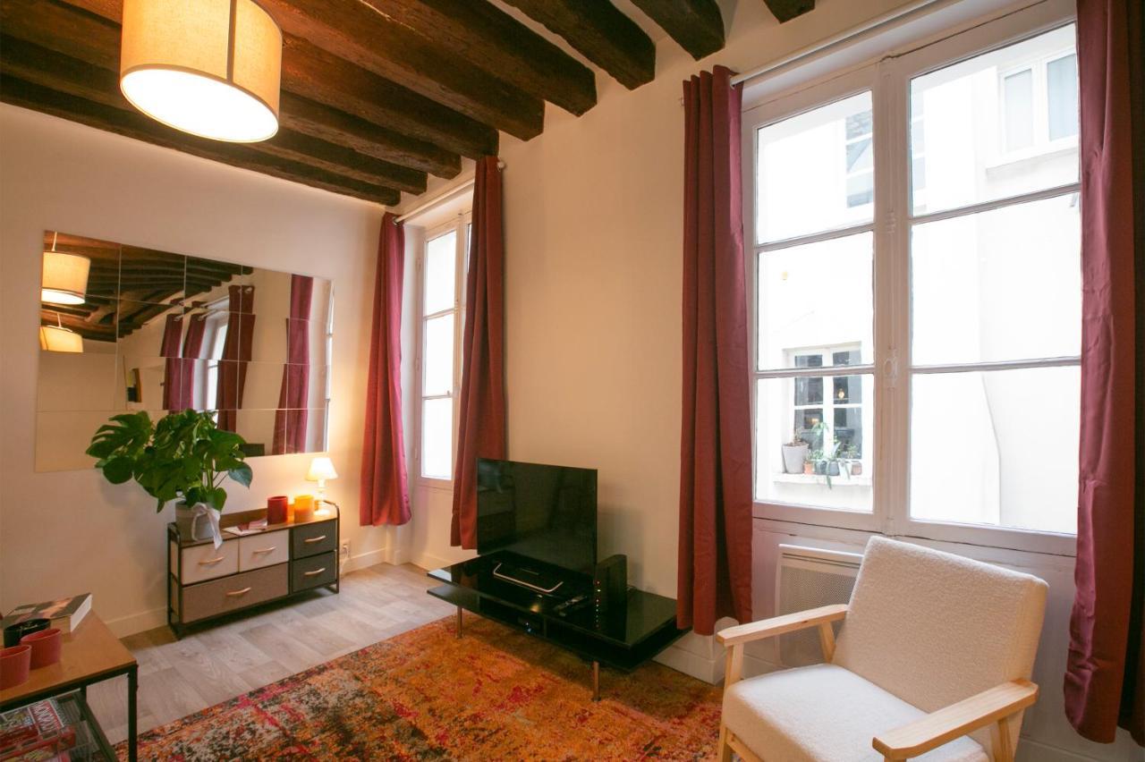 Authentic Apartment In Center Of Parisian Marais Екстериор снимка